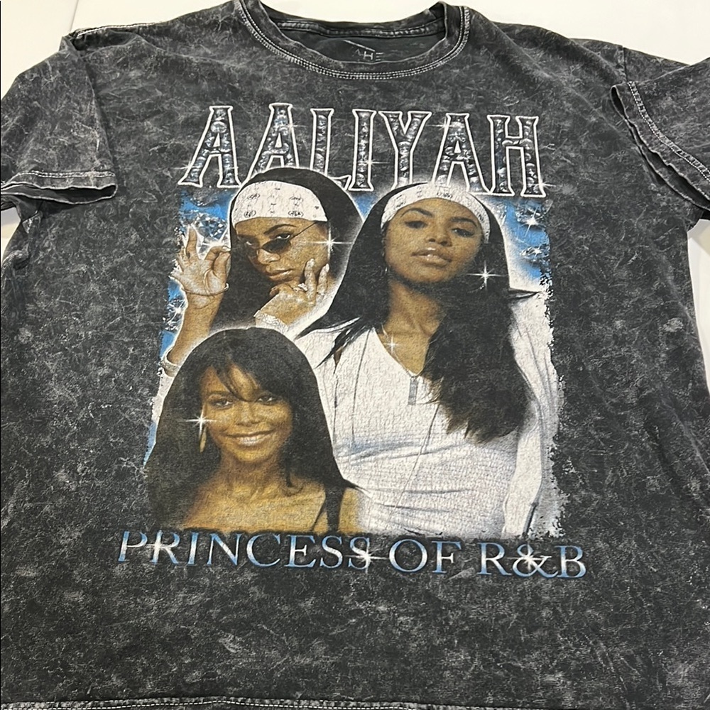 Aaliyah - Y2K inspired graphic tshirt, stonewashed‎